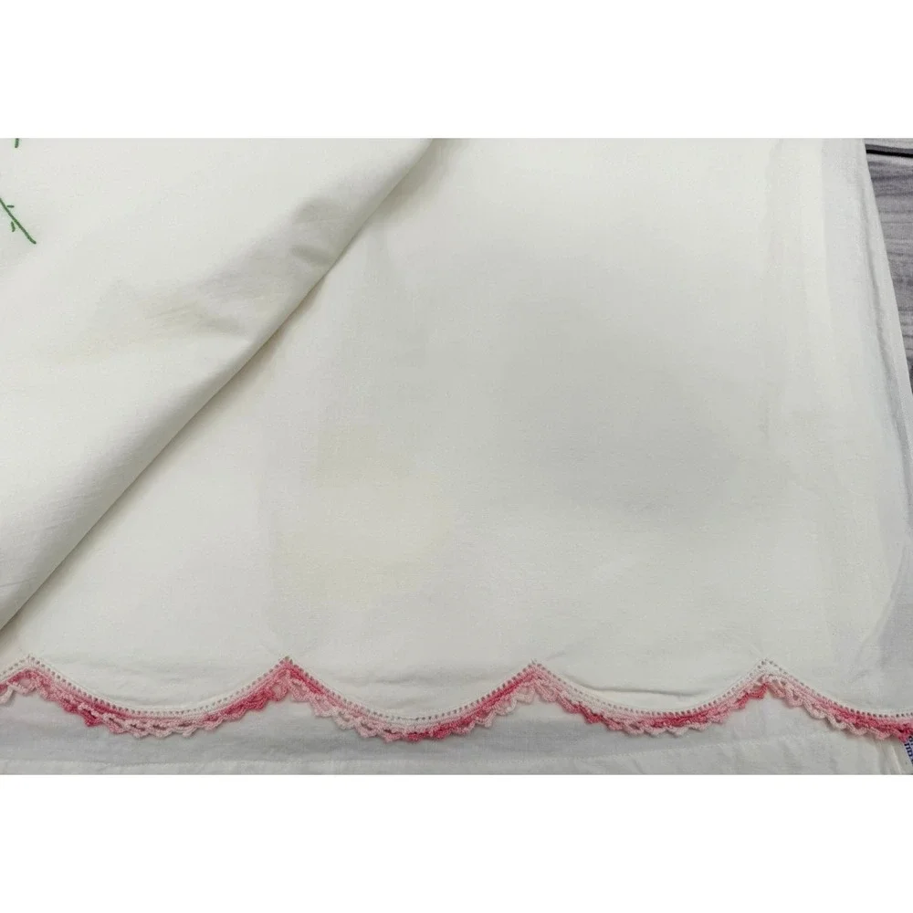VINTAGE FLORAL EMBROIDERED FULL SIZE FLAT SHEET WITH PINK CROCHET TRIM